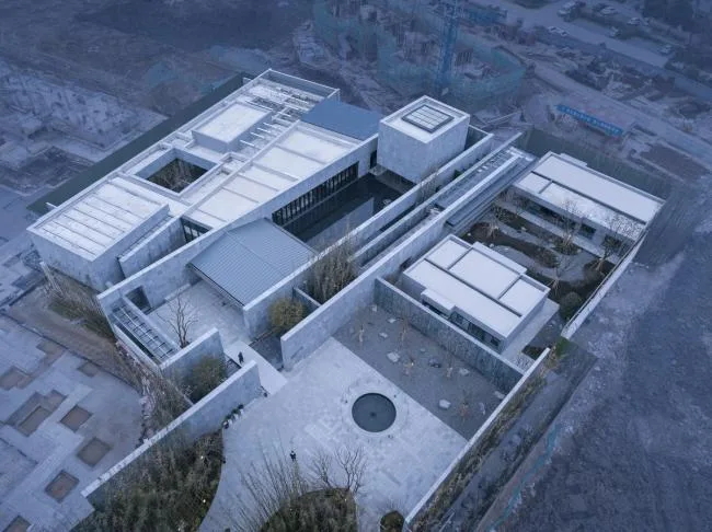 BIM建筑|水与石的江南光影——常州旭辉铂悦天宁生涯艺术馆 / 水石设计