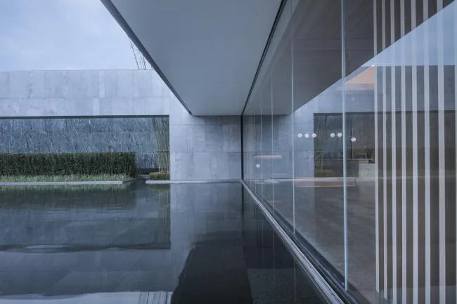 BIM建筑|水与石的江南光影——常州旭辉铂悦天宁生涯艺术馆 / 水石设计