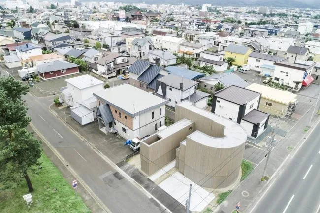BIM建筑|仿佛海洋海浪的弧状室第