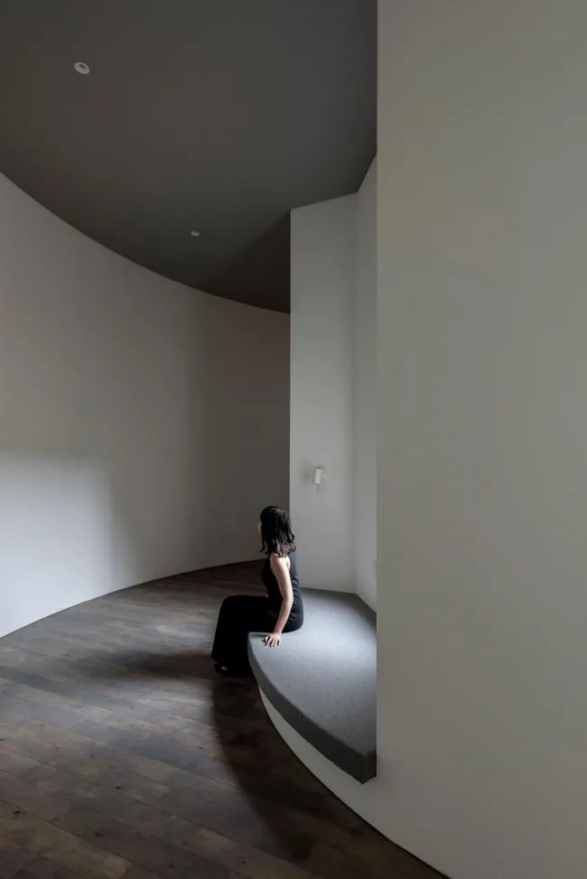 BIM建筑|仿佛海洋海浪的弧状室第