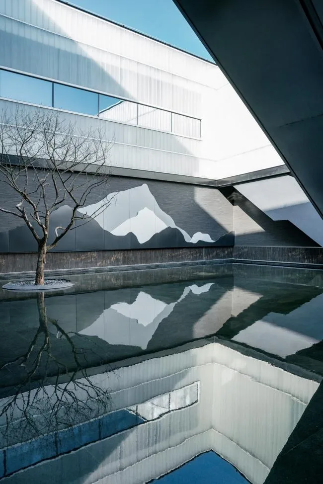 BIM建筑|在静谧诗意的空间，体验回隐的生涯艺术：领秀山艺术馆 / 霍普股份HYP-ARCH