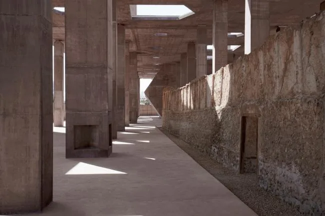 BIM建筑|仿佛岁月风化的古城堡：Pearling 遗址博物馆及进口 / Valerio Olgiati
