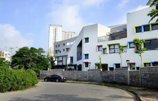 BIM建筑|动态绿色的梦幻校园：生态折线黉舍 / 1+1>2 Architects