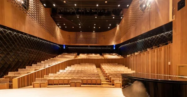 BIM建筑|如榕树根须般自由发展延长：高雄艺术中间 / Mecanoo