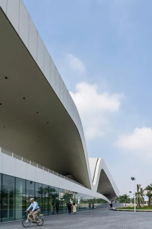 BIM建筑|如榕树根须般自由发展延长：高雄艺术中间 / Mecanoo