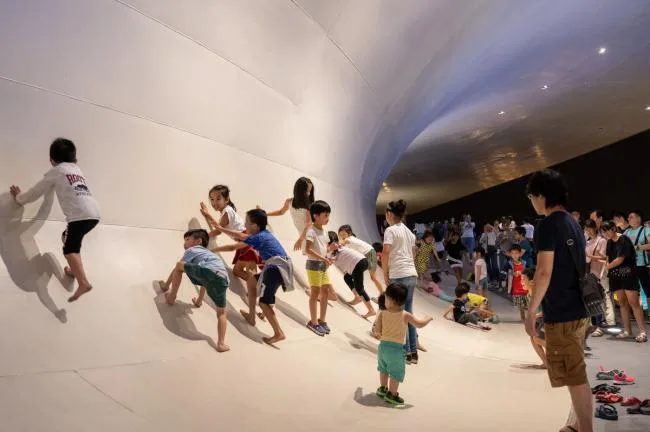 BIM建筑|如榕树根须般自由发展延长：高雄艺术中间 / Mecanoo