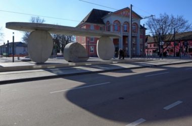 BIM建筑|具有雕塑感的圆盘车站：德国小镇电车站-BIM建筑网