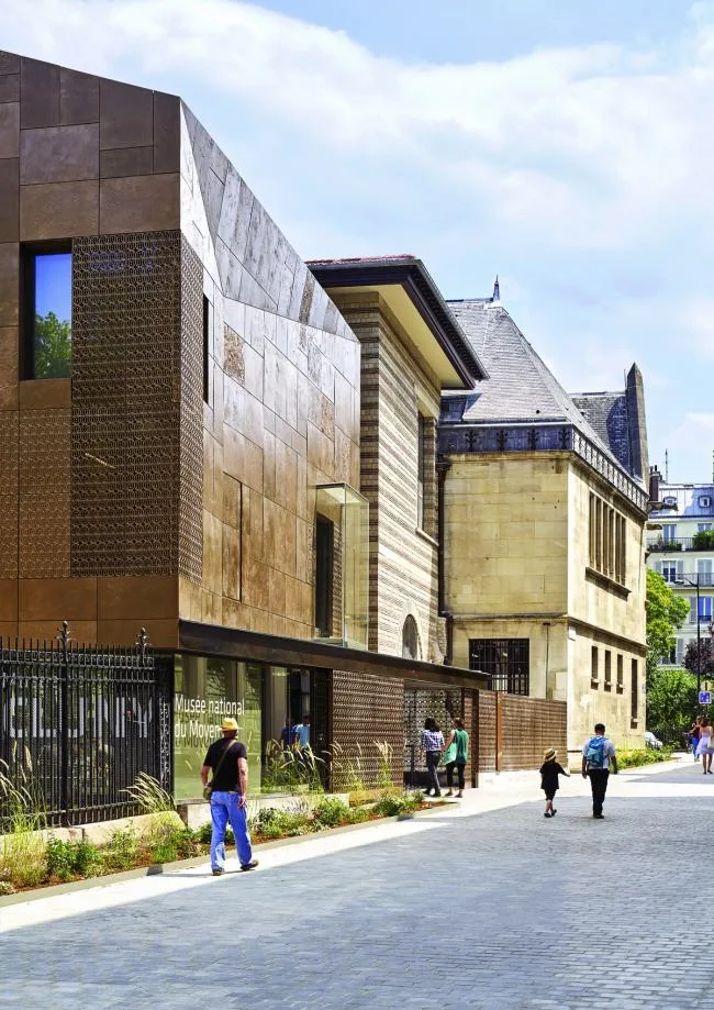 BIM建筑|仿佛流浪古老遗迹旁熠熠生辉的金色戒指：国立中世纪博物馆新旅客中间