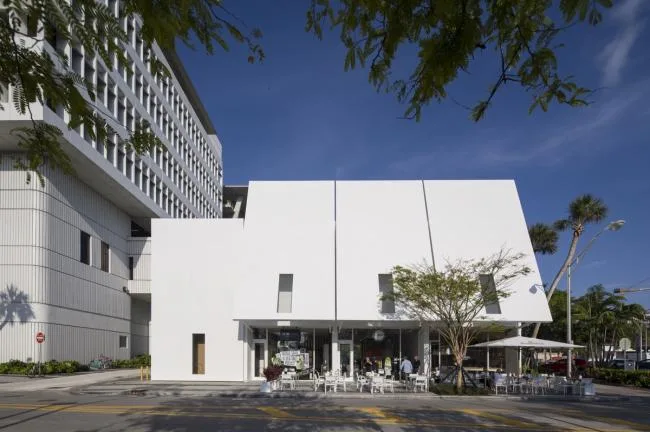 BIM建筑|新奇而平常的白色盒子：林肯路1111号扩建 / 赫尔佐格 & 德梅隆