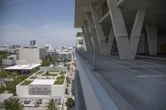 BIM建筑|新奇而平常的白色盒子：林肯路1111号扩建 / 赫尔佐格 & 德梅隆