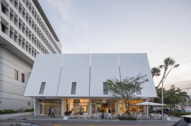 BIM建筑|新奇而平常的白色盒子：林肯路1111号扩建 / 赫尔佐格 & 德梅隆