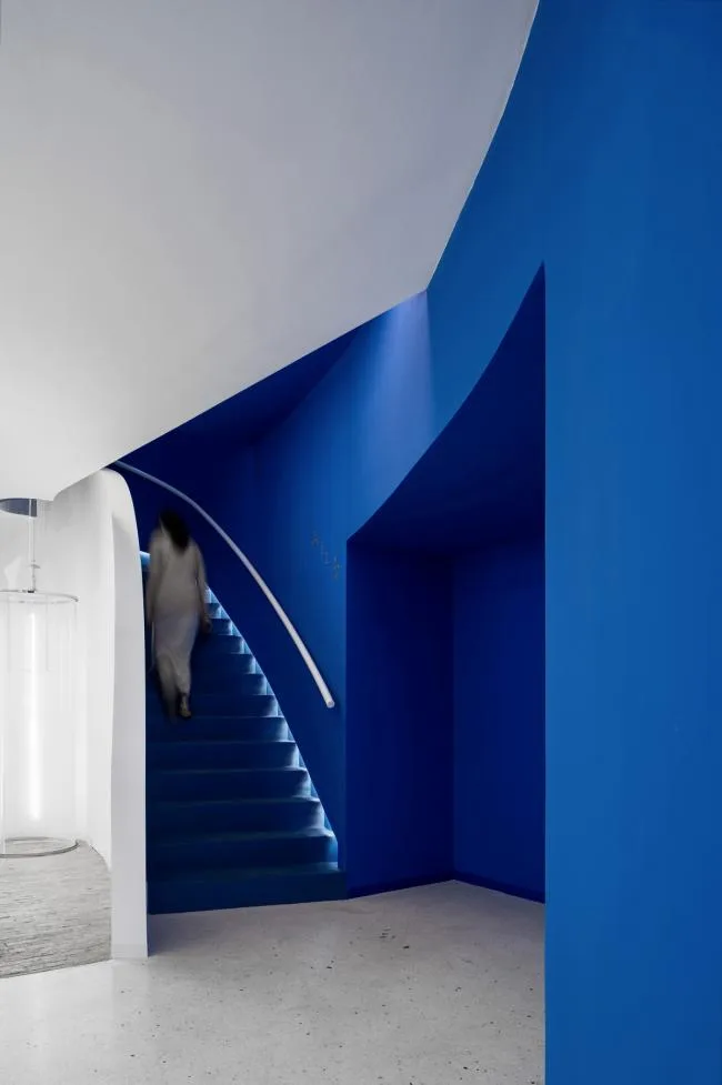 BIM建筑|躲在空间里的十二行诗：BY JOVE 花店 / Mur Mur Lab