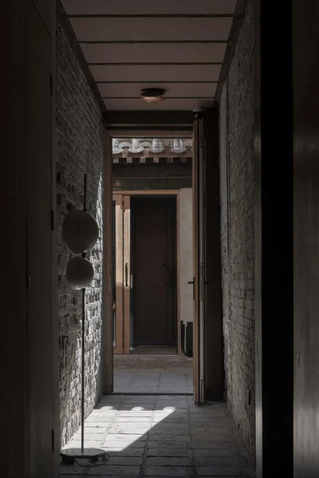 BIM建筑|老北京胡同里的机密酒馆：四合院改革 / 雅思睿设计研讨室