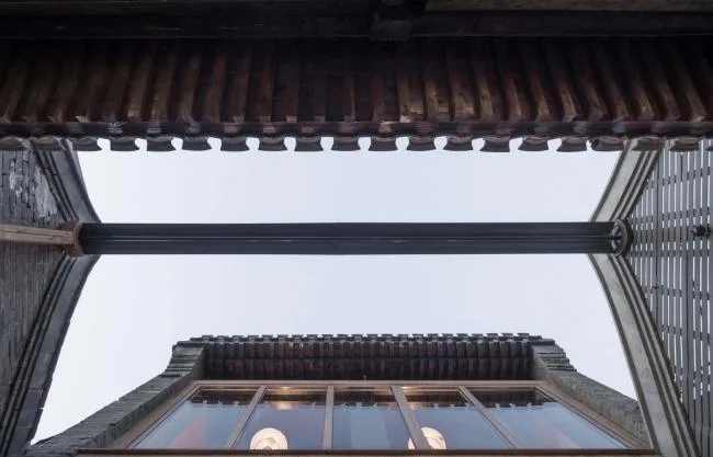 BIM建筑|老北京胡同里的机密酒馆：四合院改革 / 雅思睿设计研讨室