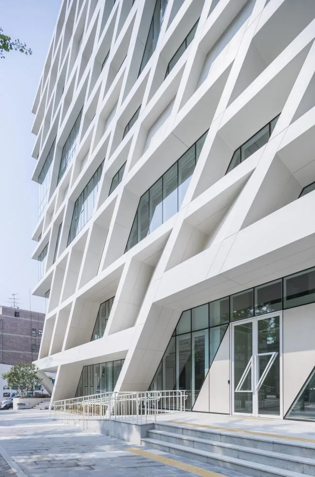 BIM建筑|融进“变更与立异”精力：Midong电子与电信总部办公楼 / 韵生同建筑师事务所