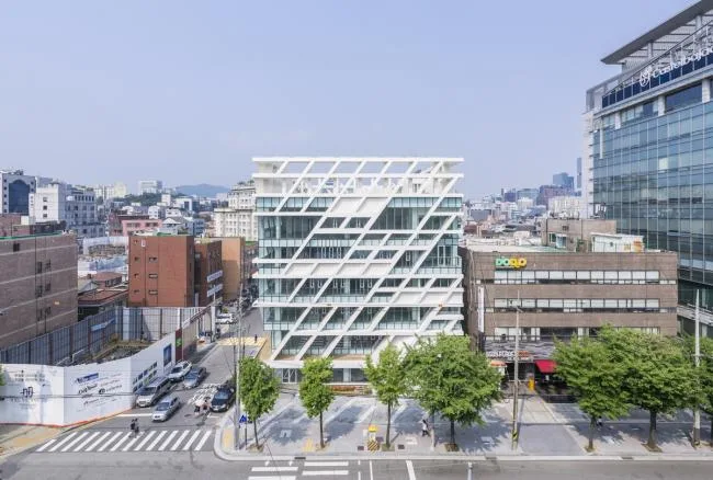 BIM建筑|融进“变更与立异”精力：Midong电子与电信总部办公楼 / 韵生同建筑师事务所