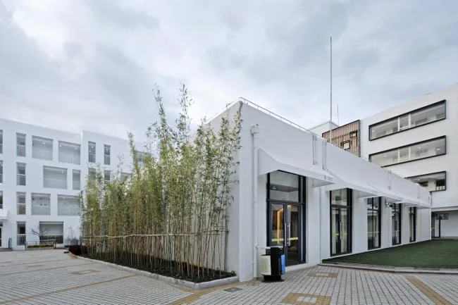 BIM建筑|纯净的花圃碉堡：上海徐汇科技幼儿园 / 元秀万建筑事务所