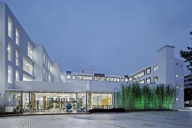 BIM建筑|纯净的花圃碉堡：上海徐汇科技幼儿园 / 元秀万建筑事务所