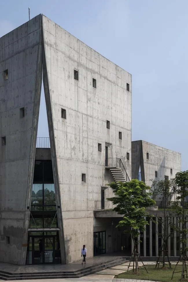 BIM建筑|光影错落，开合有度：Viettel 厂外工作室 / 武重义建筑事务所