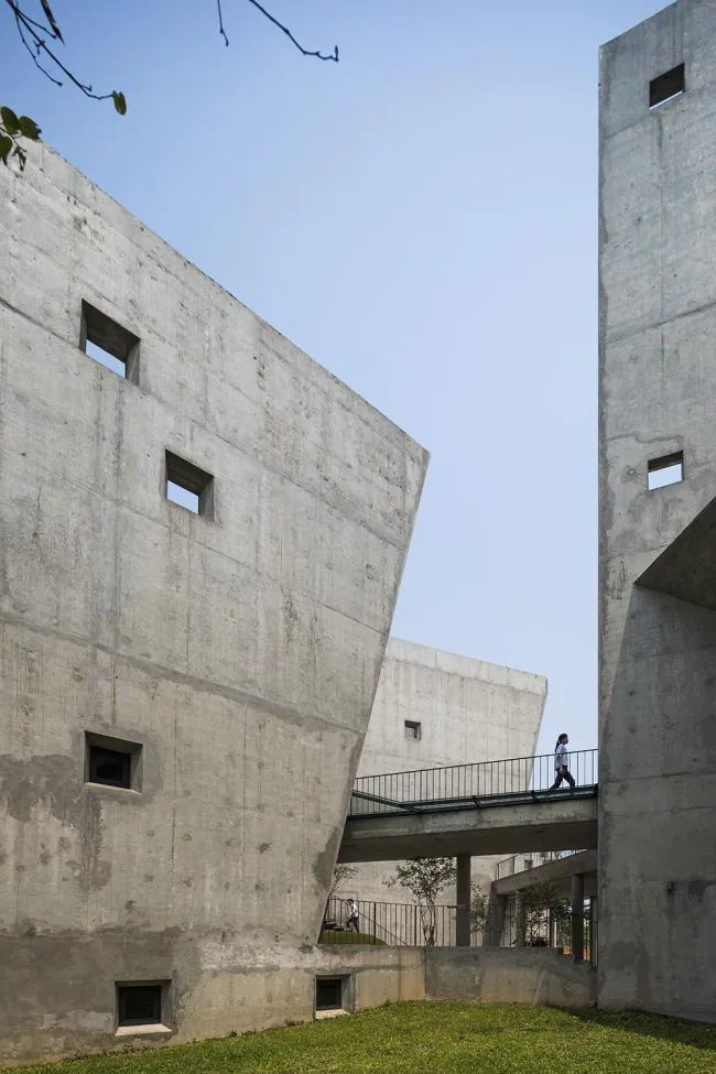 BIM建筑|光影错落，开合有度：Viettel 厂外工作室 / 武重义建筑事务所