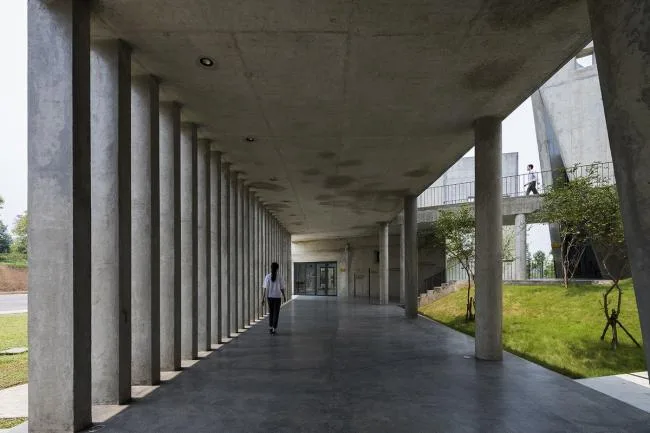 BIM建筑|光影错落，开合有度：Viettel 厂外工作室 / 武重义建筑事务所