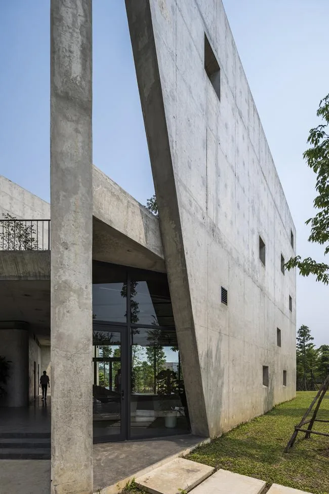 BIM建筑|光影错落，开合有度：Viettel 厂外工作室 / 武重义建筑事务所