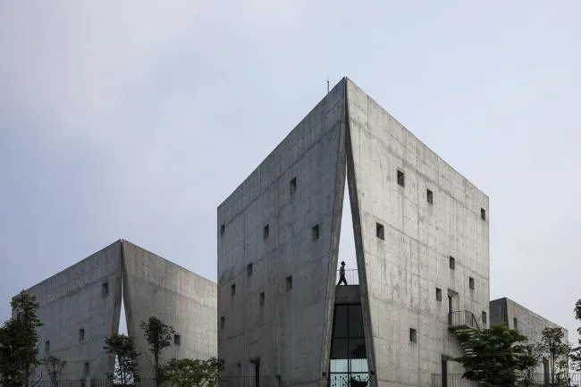 BIM建筑|光影错落，开合有度：Viettel 厂外工作室 / 武重义建筑事务所