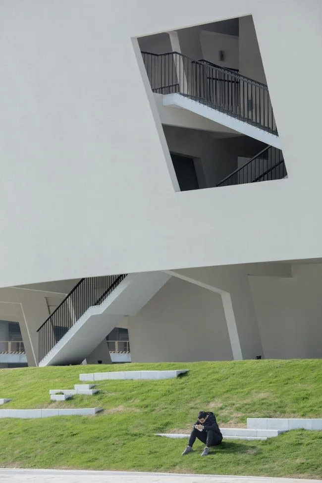BIM建筑|静若处子，流光四溢——中国轻纺城时尚宣布戏院 / WAU建筑事务所