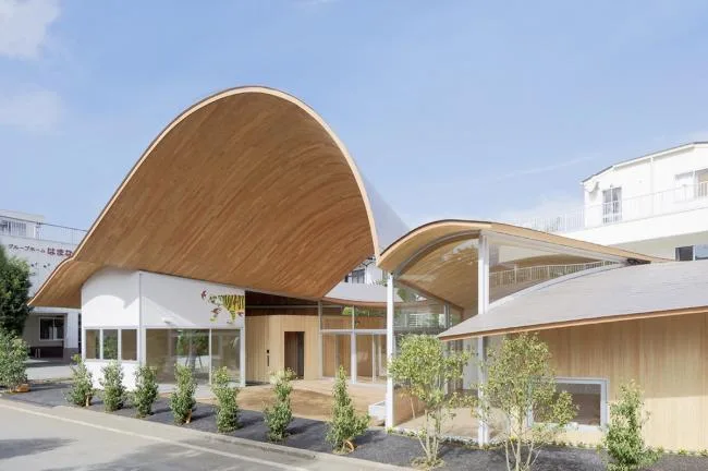 BIM建筑|富士山下，曲线的温顺与魅力：Toranoko 托儿所 / Takashige Yama***a Office