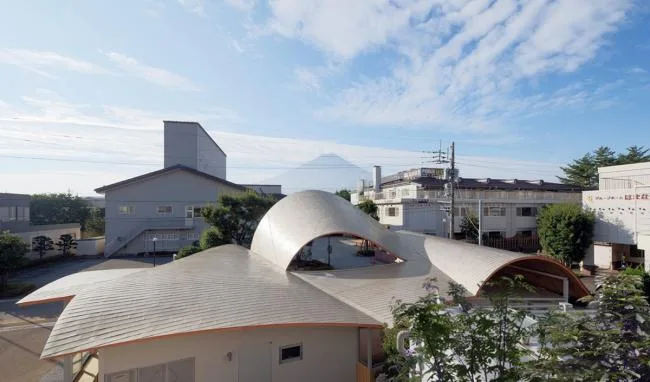 BIM建筑|富士山下，曲线的温顺与魅力：Toranoko 托儿所 / Takashige Yama***a Office