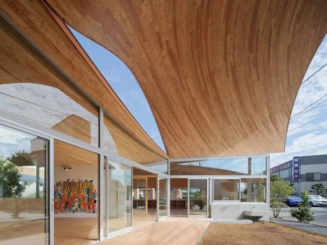 BIM建筑|富士山下，曲线的温顺与魅力：Toranoko 托儿所 / Takashige Yama***a Office