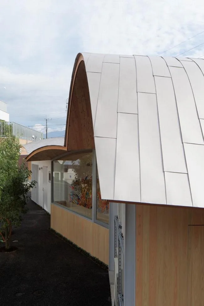 BIM建筑|富士山下，曲线的温顺与魅力：Toranoko 托儿所 / Takashige Yama***a Office