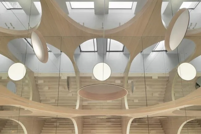 BIM建筑|拱与镜：虚实相映的无尽空间 / 槃达建筑