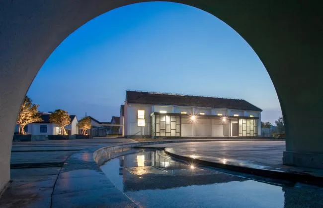 BIM建筑|河水清清，乡愁悠悠：小镇粮仓改革 / 上海交通年夜学城镇空间文化与科学研讨中间