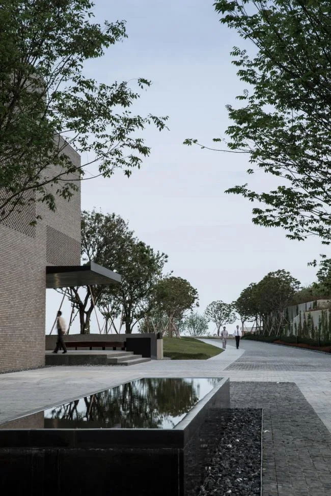 BIM建筑|坚实蕴藉，独看名胜：华润团体档案馆 / Studio Link-Arc