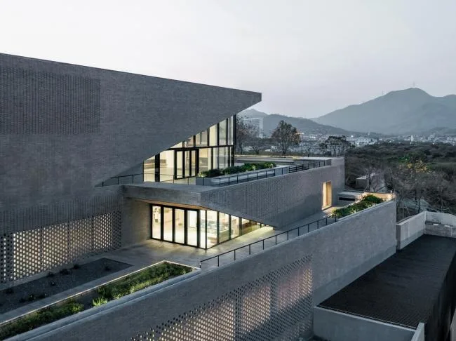 BIM建筑|坚实蕴藉，独看名胜：华润团体档案馆 / Studio Link-Arc