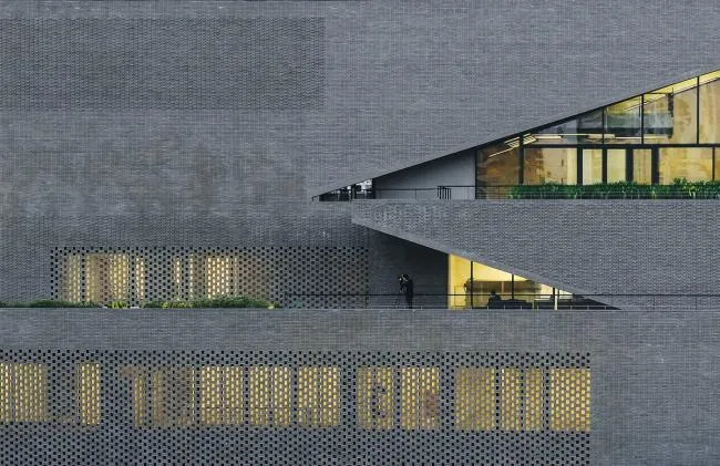 BIM建筑|坚实蕴藉，独看名胜：华润团体档案馆 / Studio Link-Arc