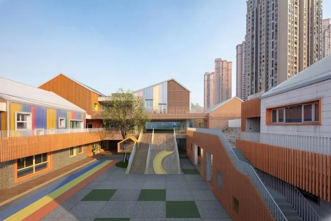 BIM建筑|五彩斑斓的“村”小板屋——重庆约克北郡幼儿园 / IDO元象建筑