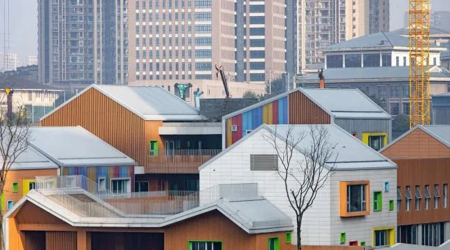 BIM建筑|五彩斑斓的“村”小板屋——重庆约克北郡幼儿园 / IDO元象建筑