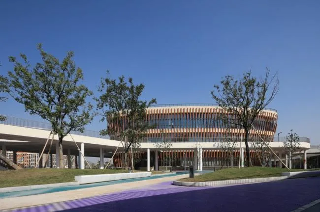 BIM建筑|西塞山前的“白鹭”：上海交年夜教导团体（湖州）帕丁顿双语黉舍 / 思序设计