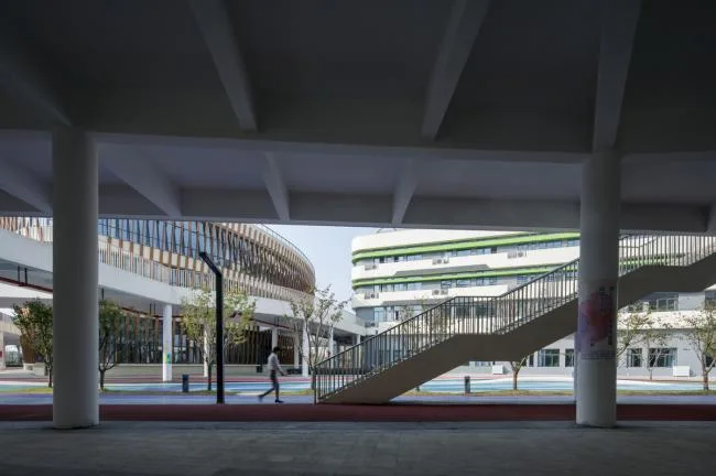 BIM建筑|西塞山前的“白鹭”：上海交年夜教导团体（湖州）帕丁顿双语黉舍 / 思序设计