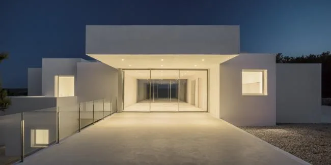 BIM建筑|一览山远海阔！像素化体块堆叠而成的纯白T台别墅