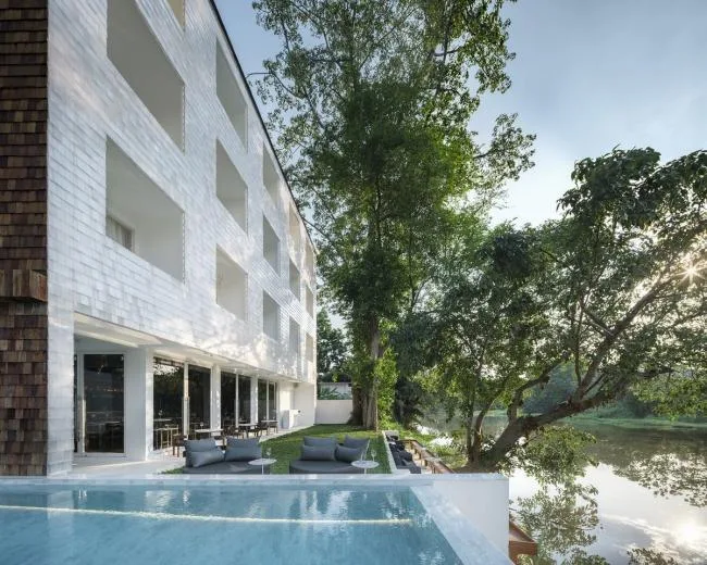 BIM建筑|如鱼群跃出海面，日光下闪闪发光的鱼鳞：清迈微型酒店