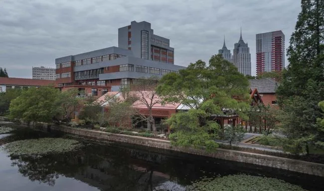BIM建筑|在记忆与盼望之间：华东师范年夜学丽娃河畔书吧补葺 / 上海日清建筑设计