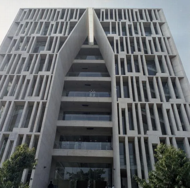 BIM建筑|垂直镂空，立体组成：达卡白色清真寺