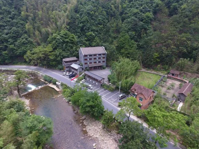 BIM建筑|重见山川——临安鱼乐山房平易近宿改革设计 / 久舍营造工作室