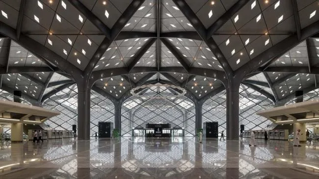 BIM建筑|雄伟钢柱支持树状构造：哈拉曼高铁站 / 福斯特合股人建筑事务所