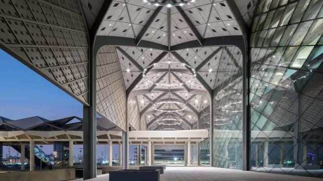 BIM建筑|雄伟钢柱支持树状构造：哈拉曼高铁站 / 福斯特合股人建筑事务所