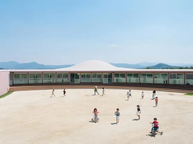 BIM建筑|山形围绕，活动的河道：日本 Subaru 幼儿园 / RFA+CFA