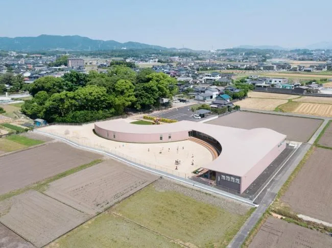 BIM建筑|山形围绕，活动的河道：日本 Subaru 幼儿园 / RFA+CFA